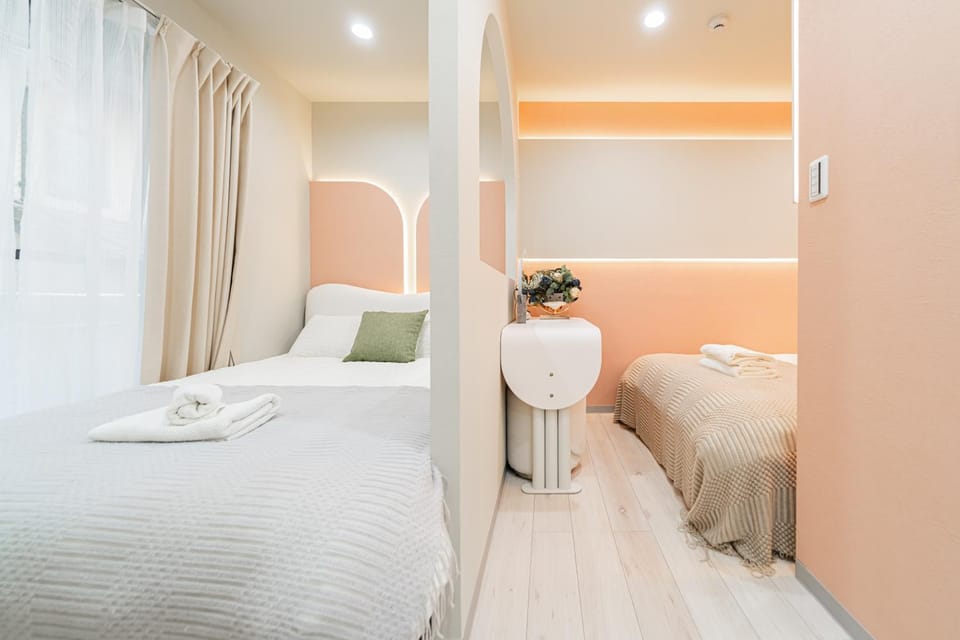 B1 Shibuya, 4 bedrooms and 1 living room 2 bathrooms 2 toilets, 7 mins to ST Max 8P 渋谷全新装修 四室一厅 交通中心 车站7分钟 最大8人 直达新宿 涉谷 表参道 品川 池袋 上野 代代木 银座 原宿 Apartment in Shibuya