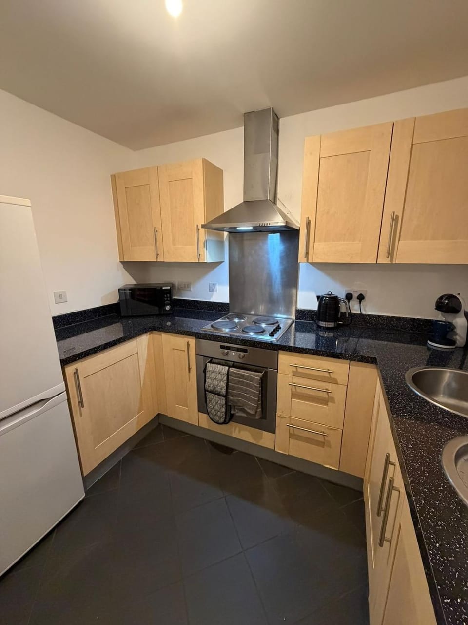 Coffee/tea facilities, Kitchen or kitchenette, microwave, stove, toaster, washing machine, dryer