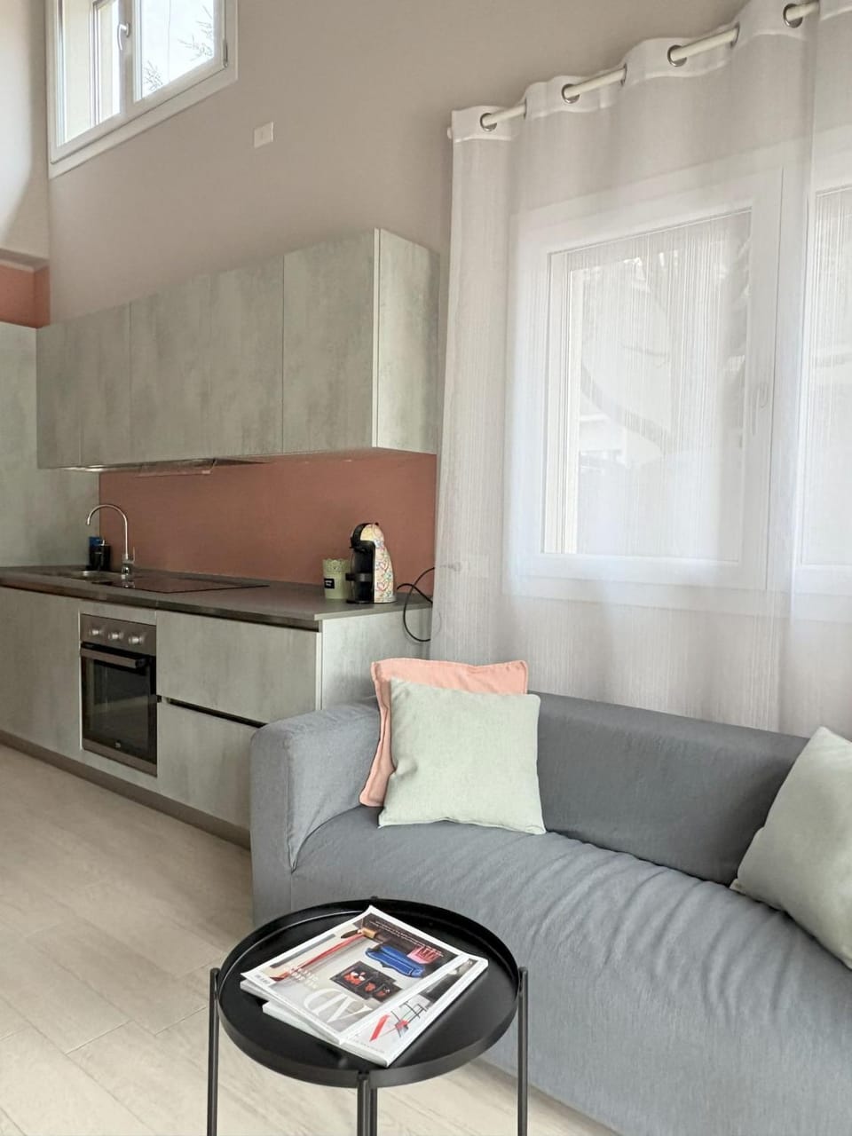 Kitchen or kitchenette, Living room, Seating area, Dining area, stove