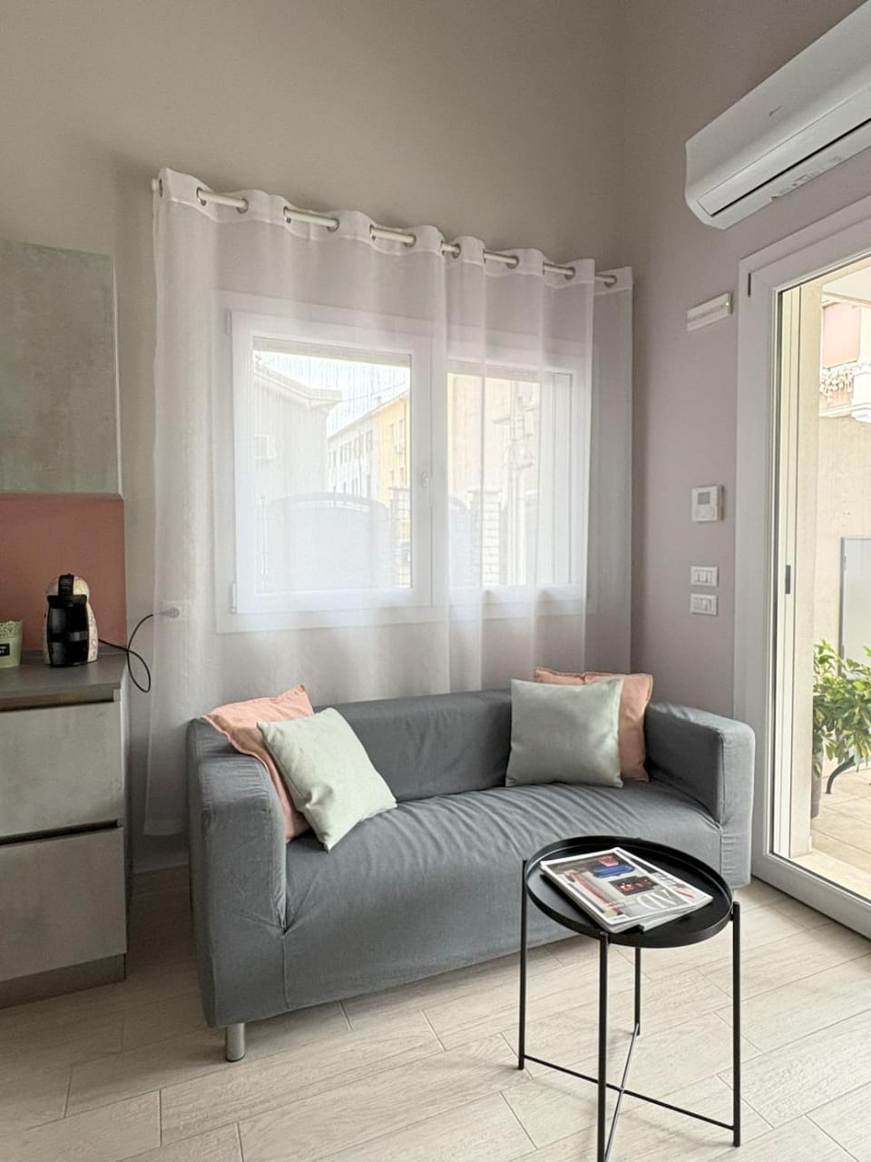 Kitchen or kitchenette, Living room, Seating area