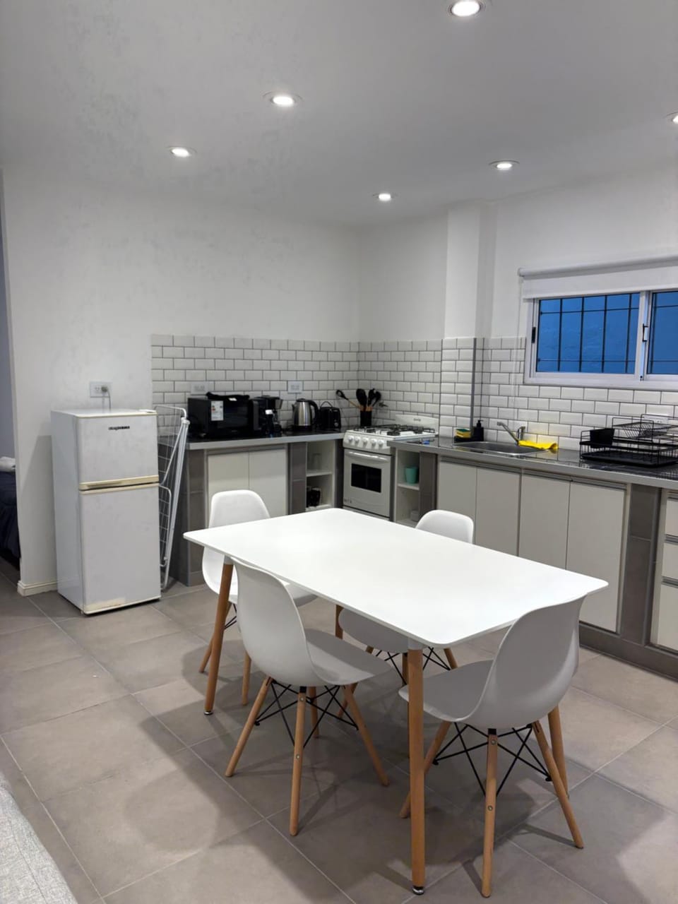 Kitchen or kitchenette, Dining area, minibar, oven, pet friendly, toaster
