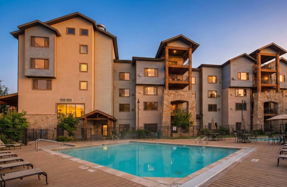 Property building, Pool view