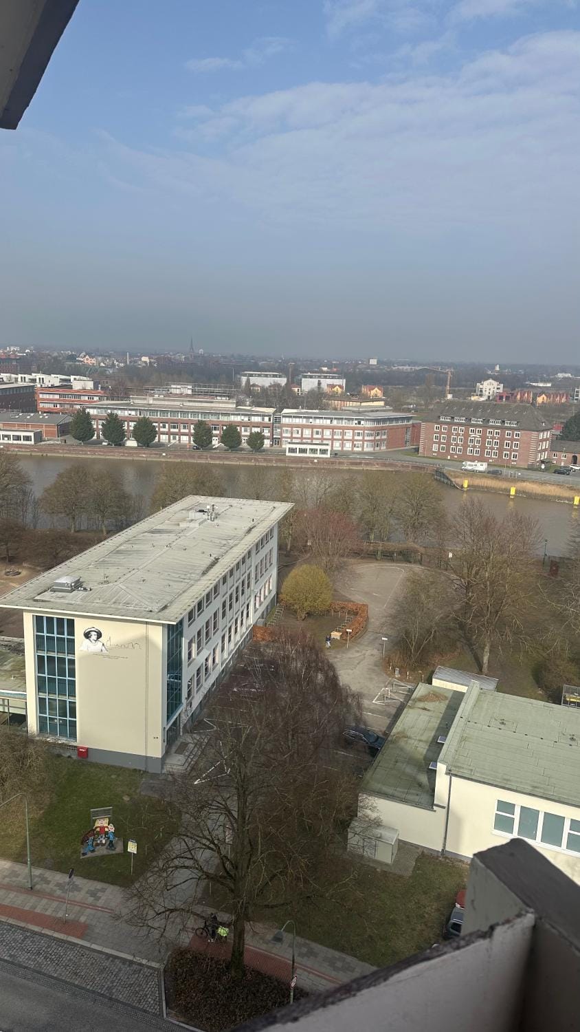 FeWo am Deich 3, zentral mit Flussblick, Balkon und Aufzug Apartment in Bremerhaven