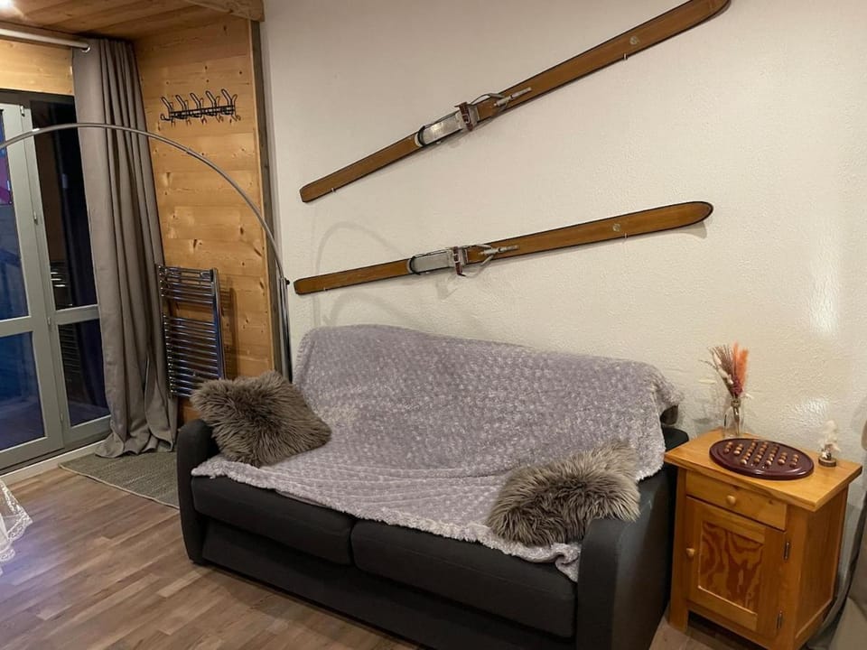 Bed, Living room, Seating area, Bedroom