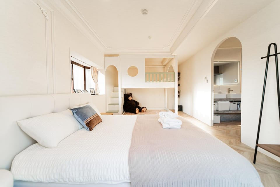 C1 Shibuya, 2 bedrooms and 1 living room 2 bathrooms 2 toilets, 7 mins to ST Max 6P 渋谷全新装修 两室一厅 交通中心 车站7分钟 最大6人 直达新宿 涉谷 表参道 品川 池袋 上野 代代木 银座 原宿 Apartment in Shibuya