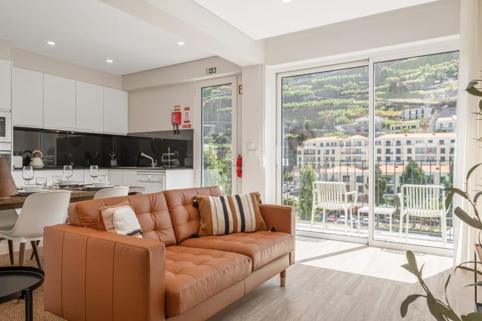 Kitchen or kitchenette, Living room, Dining area