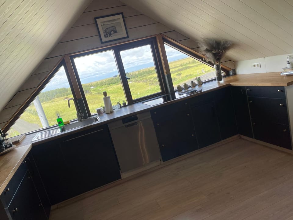 Vestra-Fíflholt 2 herbergja íbúð, fyrir allt að 8 gesti Apartment in Southern Region
