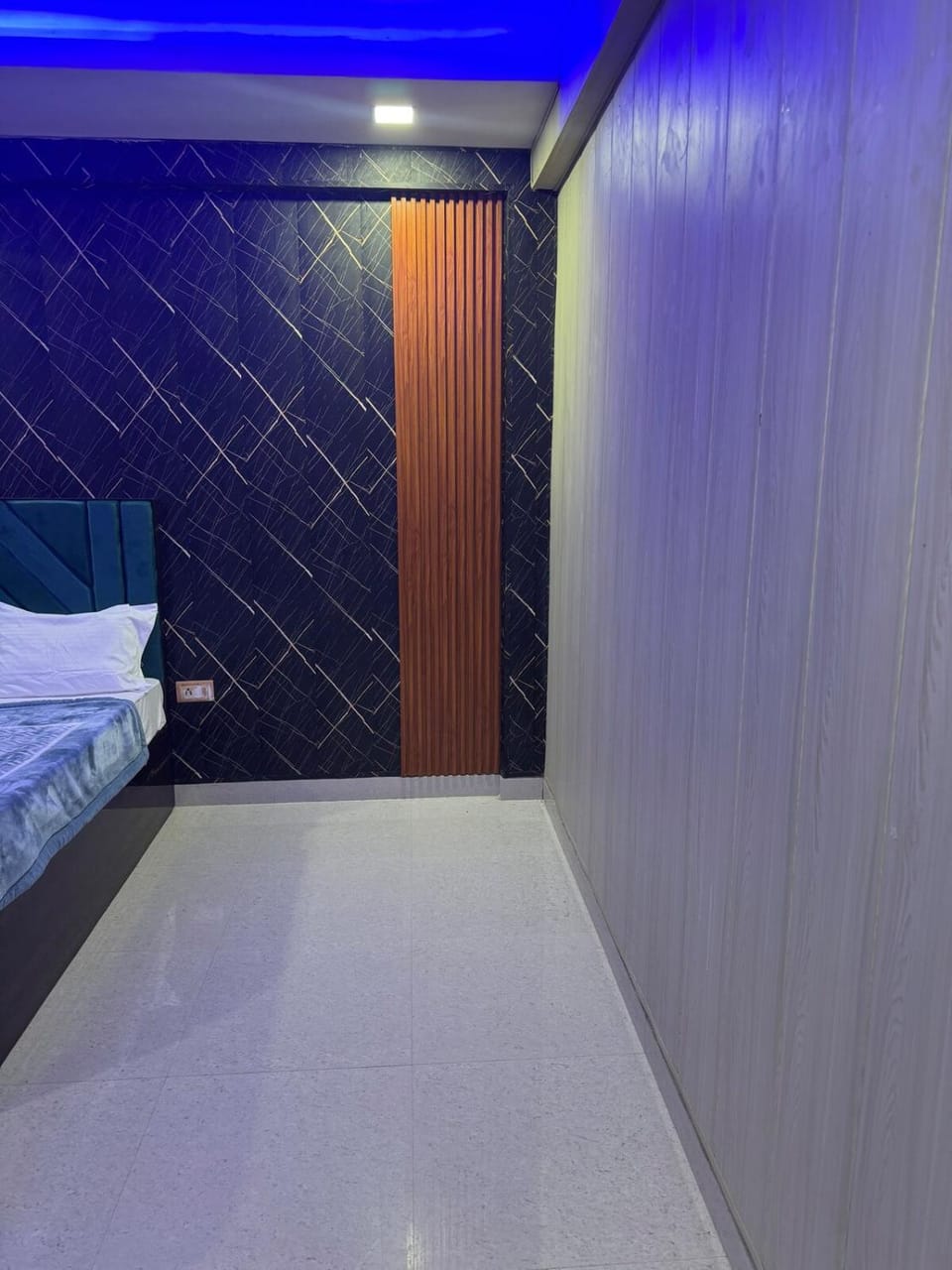 Totally new property fully independent studio flat Apartment in Uttar Pradesh
