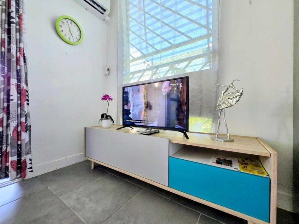 TV and multimedia, air conditioner