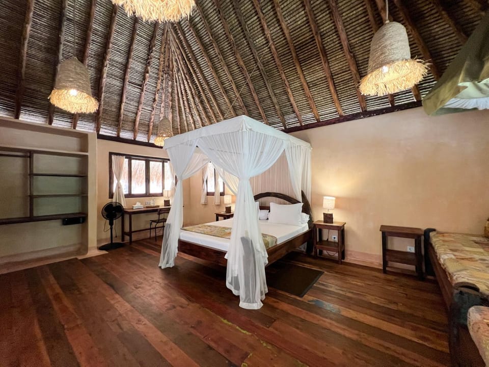 Gili Asahan Eco Lodge & Restaurant Campground/ 
RV Resort in Central Sekotong