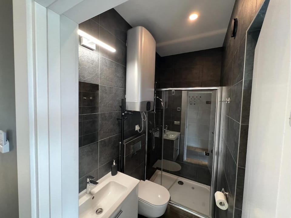 Shower, Toilet, Bathroom