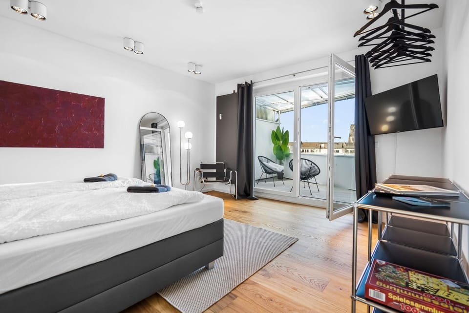 Bed, TV and multimedia, Photo of the whole room, Seating area, Evening entertainment, Bedroom