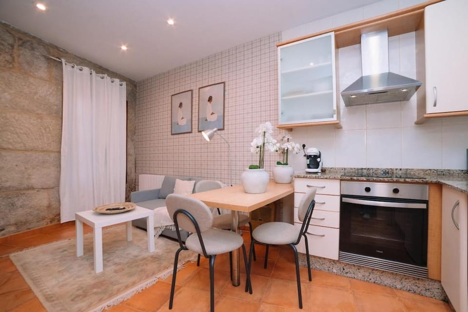 Belleza en el casco antiguo by CABANA Rentals Apartment in Vigo