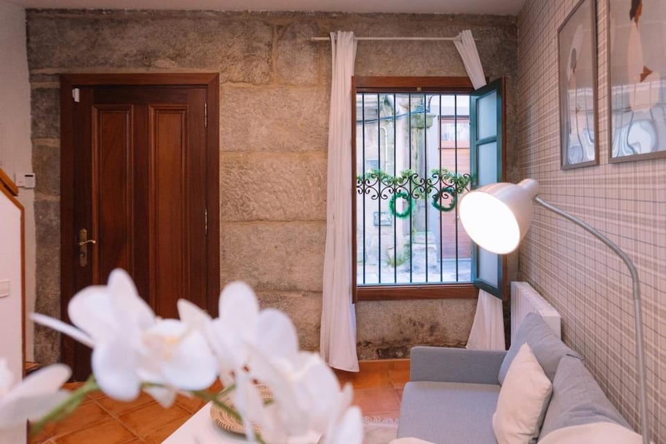 Belleza en el casco antiguo by CABANA Rentals Apartment in Vigo