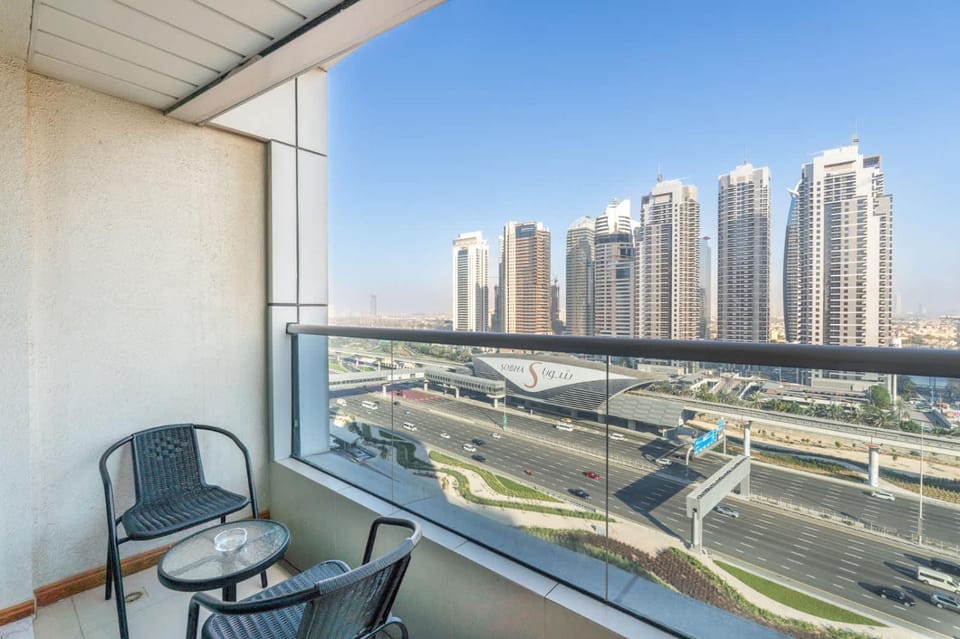 Free housekeeping visits during your stay - StayShort - Modern 1BR Gem in Marina with City Views Apartment in Dubai