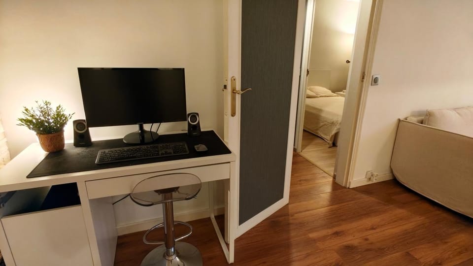 Cosy Place, Private Parking, 26 min to Paris Apartment in Île-de-France
