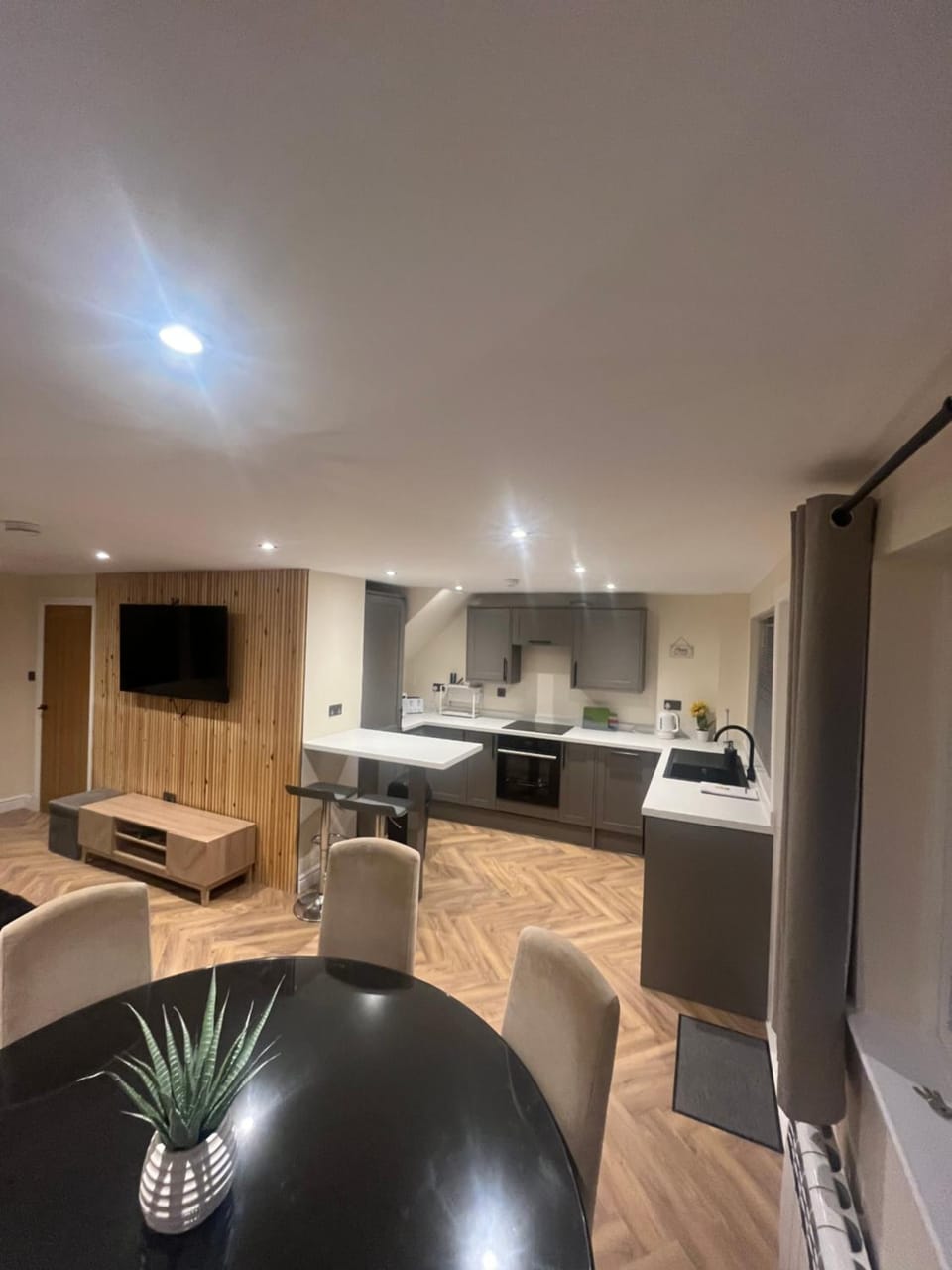 Kitchen or kitchenette, Seating area