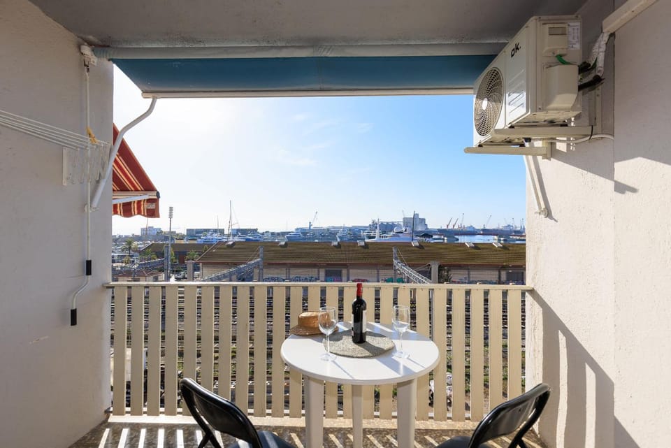 Train & Beach - Marina - Unik Vacation Apartment in Tarragona