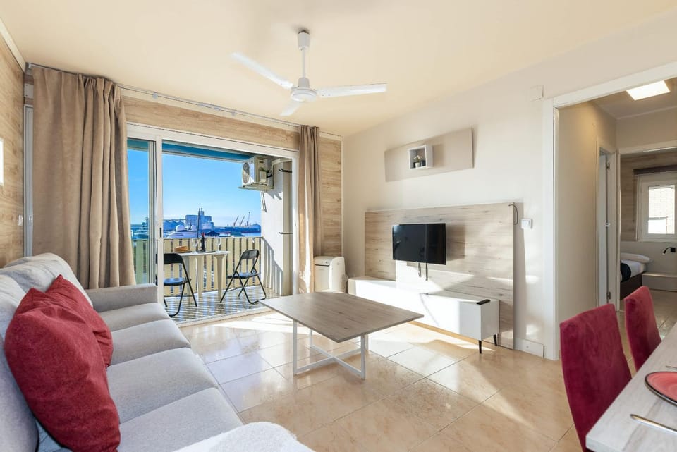 Train & Beach - Marina - Unik Vacation Apartment in Tarragona