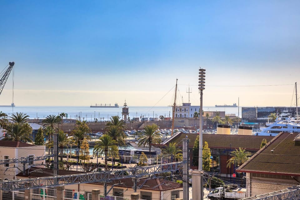 Train & Beach - Marina - Unik Vacation Apartment in Tarragona