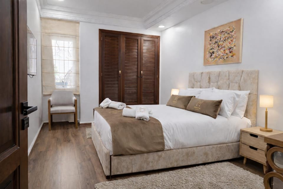 Grand Apt Familial 196m2 - 3 Chambres - Parking - Standing - Quartier Lyautey Bourgogne - Service Premium by HomeCity Signature Apartment in Casablanca