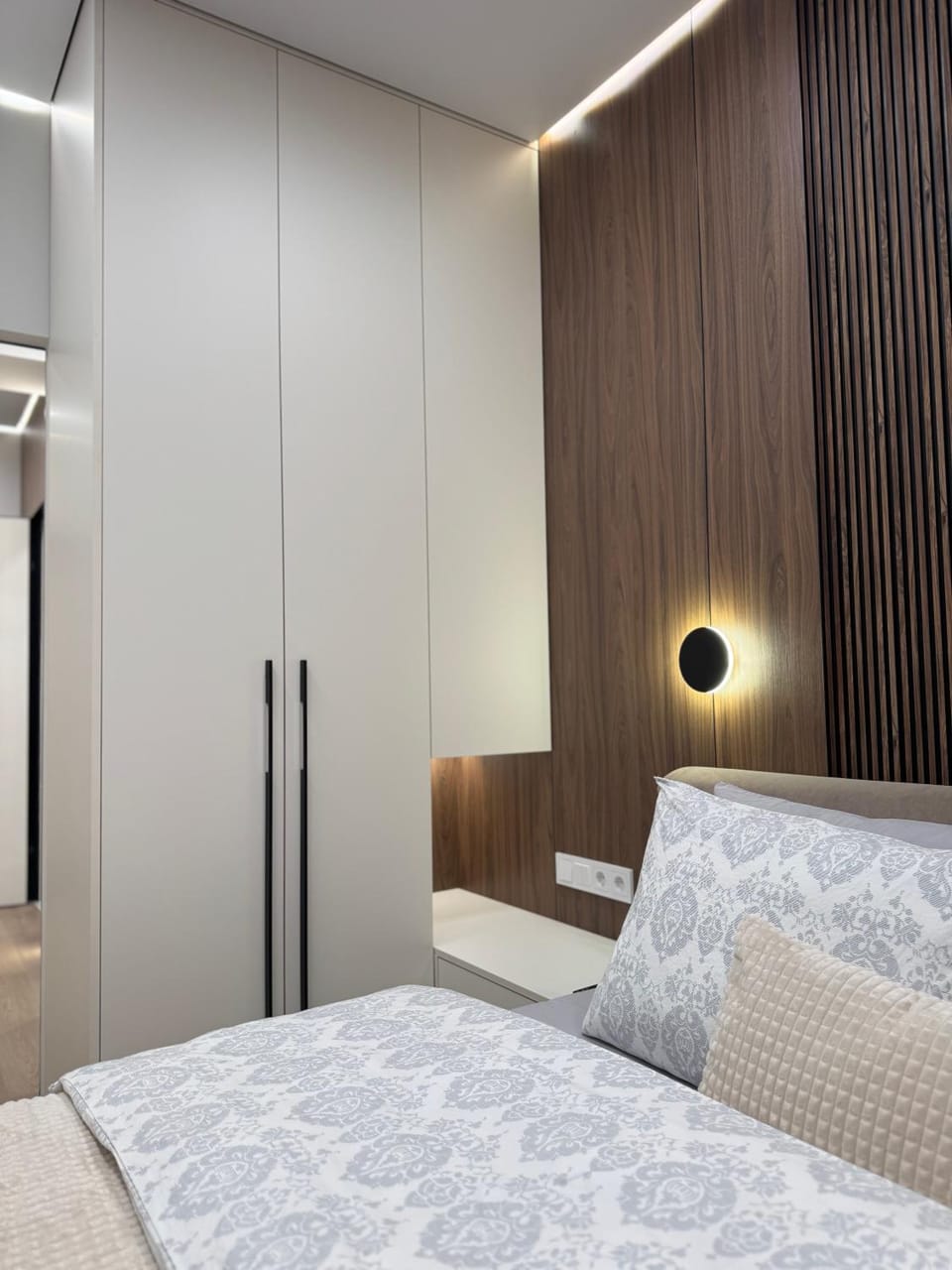 Bed, Photo of the whole room, Bedroom, wardrobe
