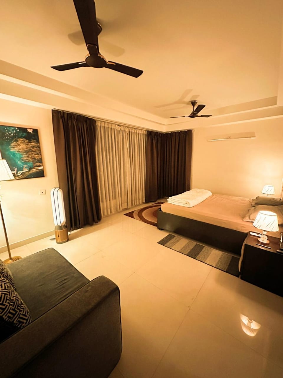 Luxury CEO Retreat - Spacious 2800 sqft Apartment Apartment in Noida