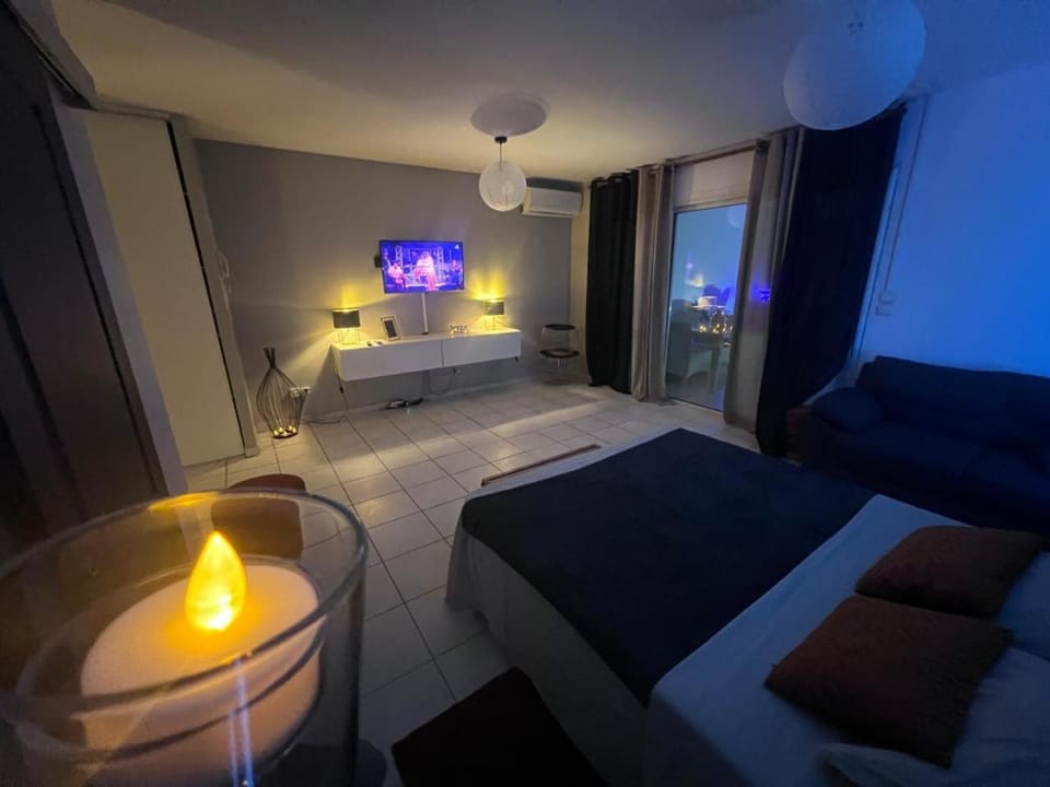 Bed, Photo of the whole room