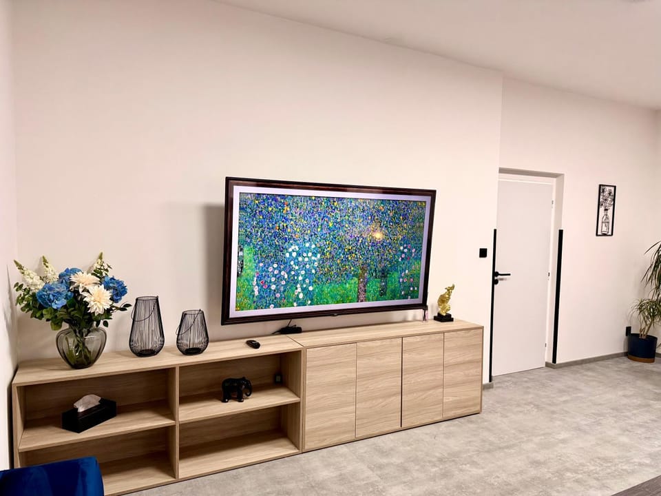 Communal lounge/ TV room, TV and multimedia, Evening entertainment
