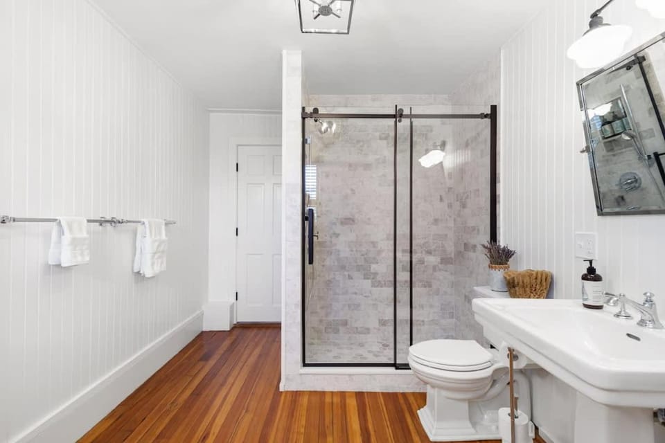 Driftwood Suite - Luxury Retreat in Newport Apartment in Newport