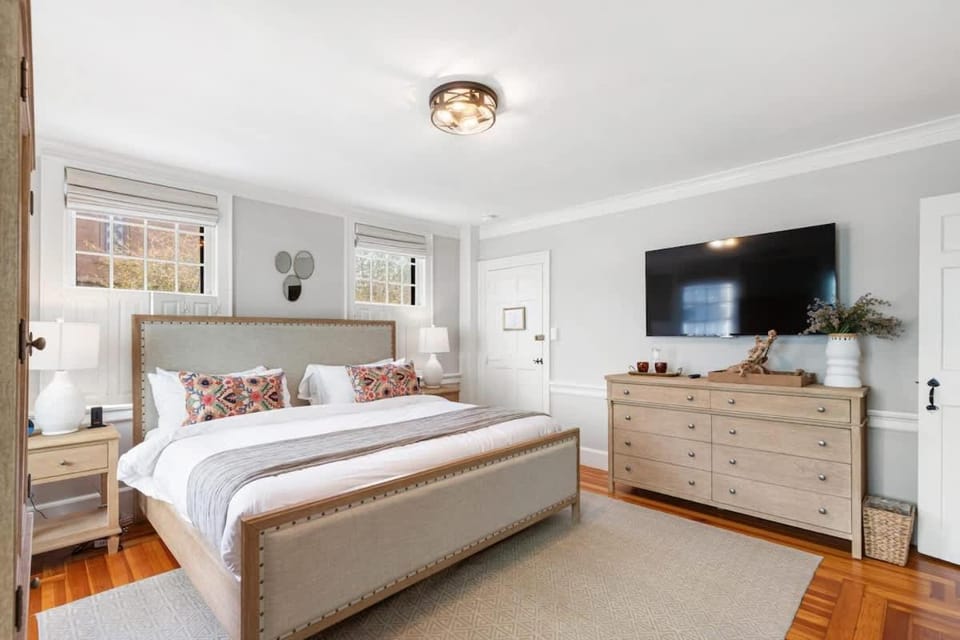 Driftwood Suite - Luxury Retreat in Newport Apartment in Newport