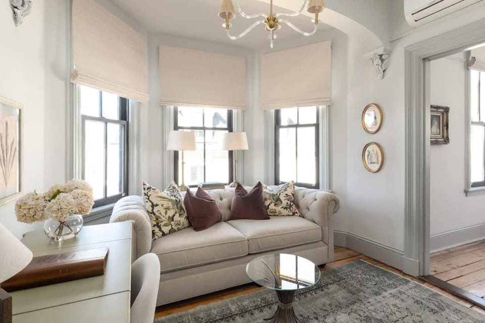 Elegant Luxury Suite in Downtown Newport House in Newport