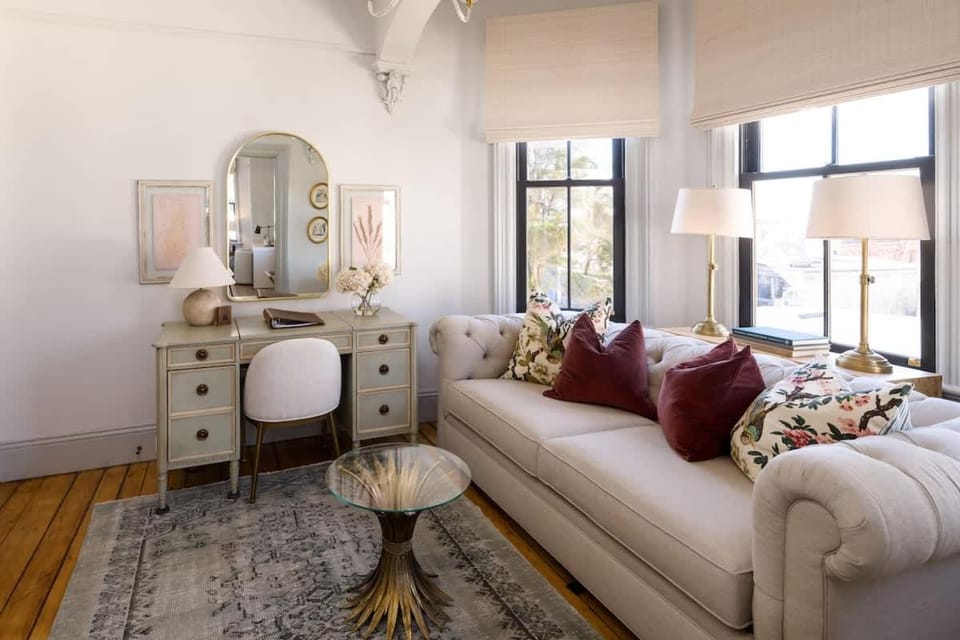 Elegant Luxury Suite in Downtown Newport House in Newport