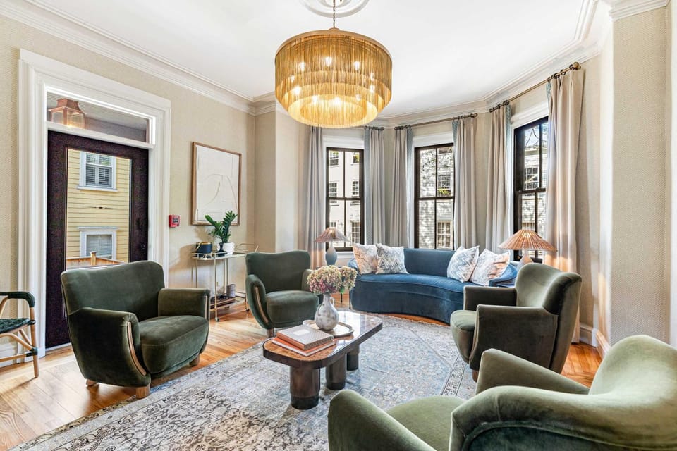 Luxury Inn in Downtown Newport House in Newport