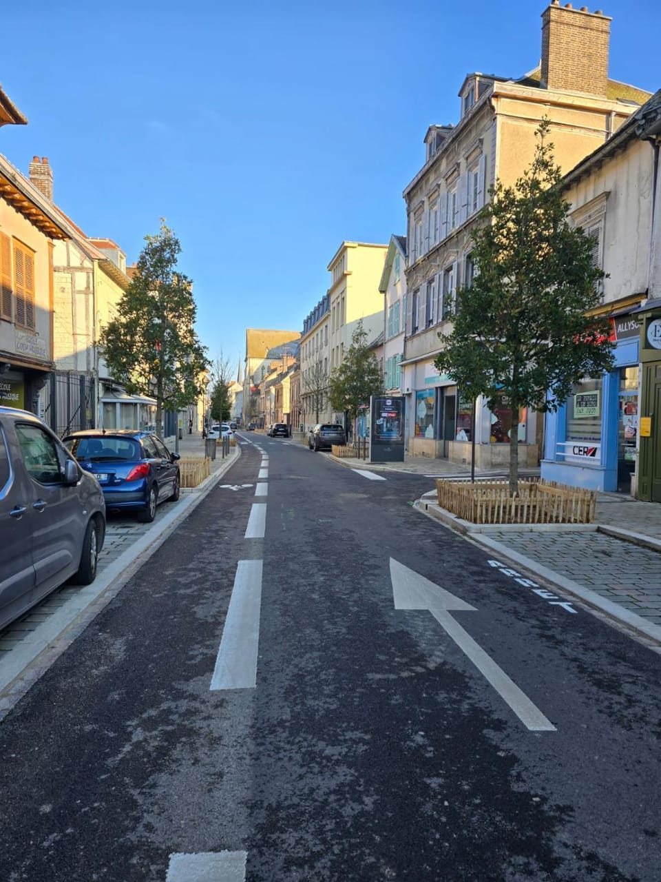 Day, Neighbourhood, City view, Street view, Location