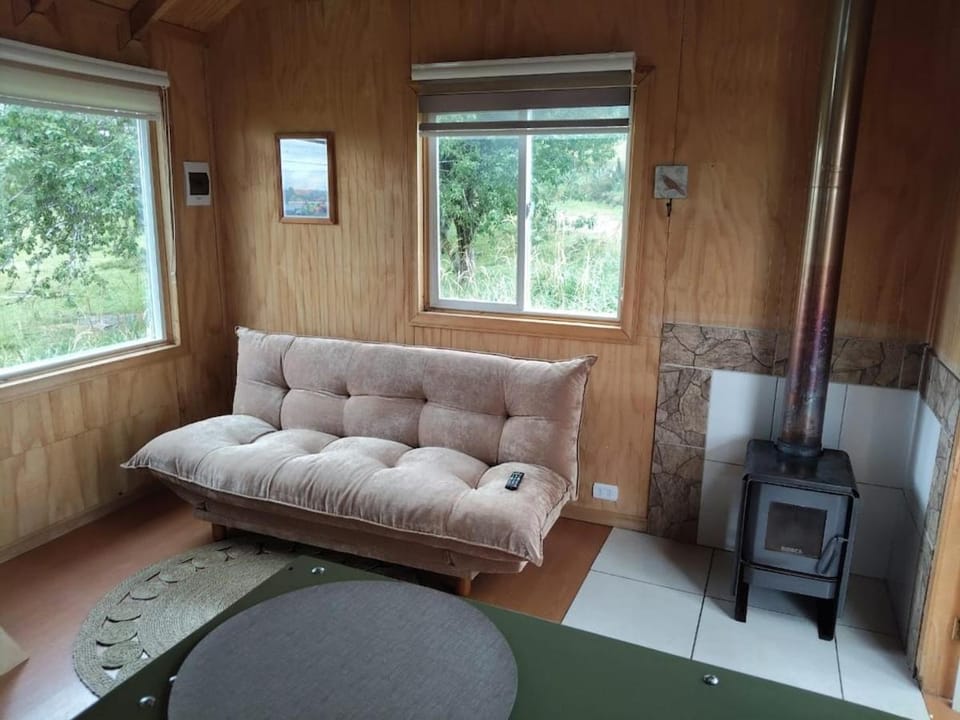 La petite cabane de Putemun House in Los Lagos, Chile