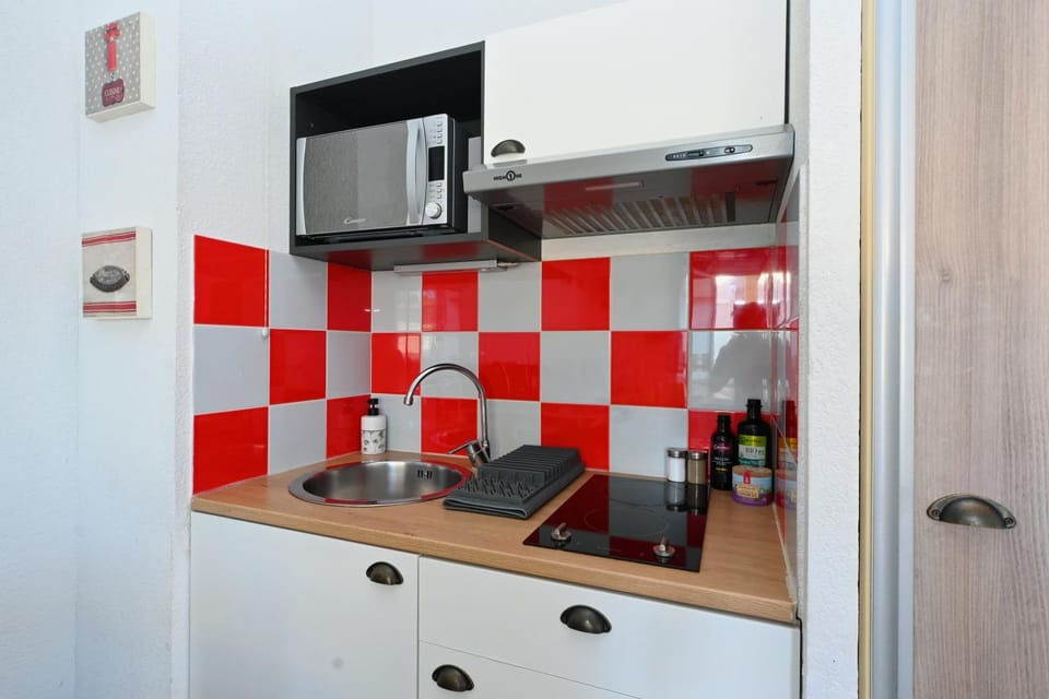 Kitchen or kitchenette, stove