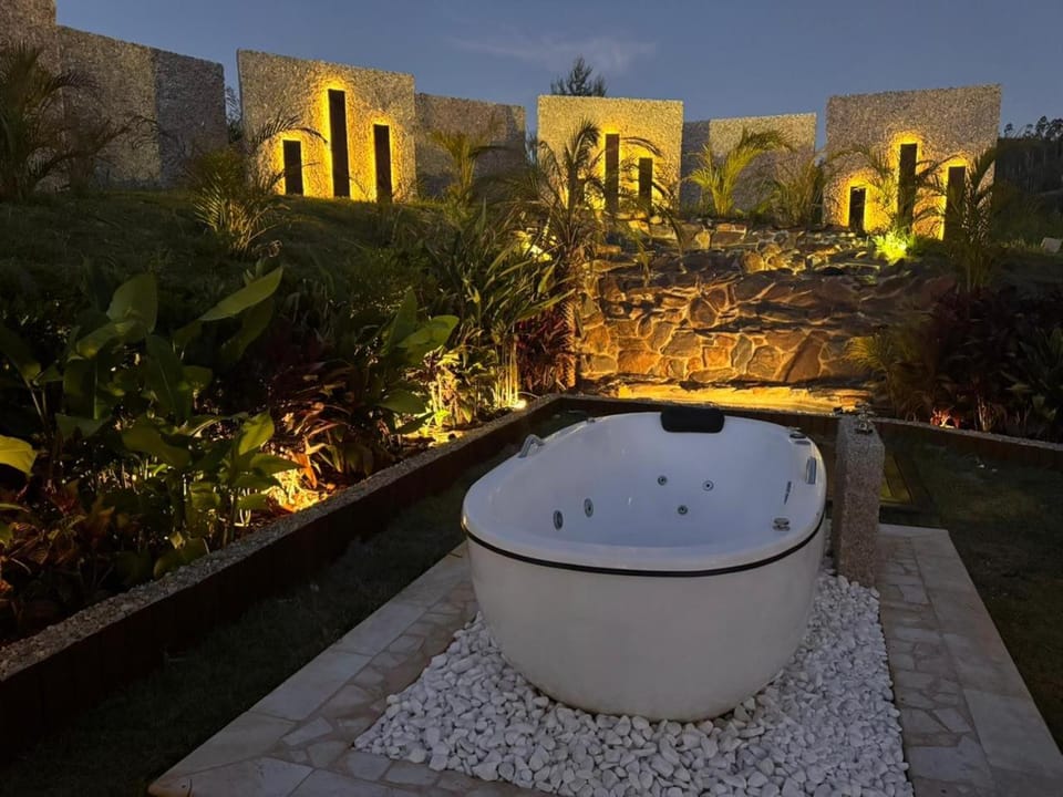 Natural landscape, Garden, Hot Tub, Garden view