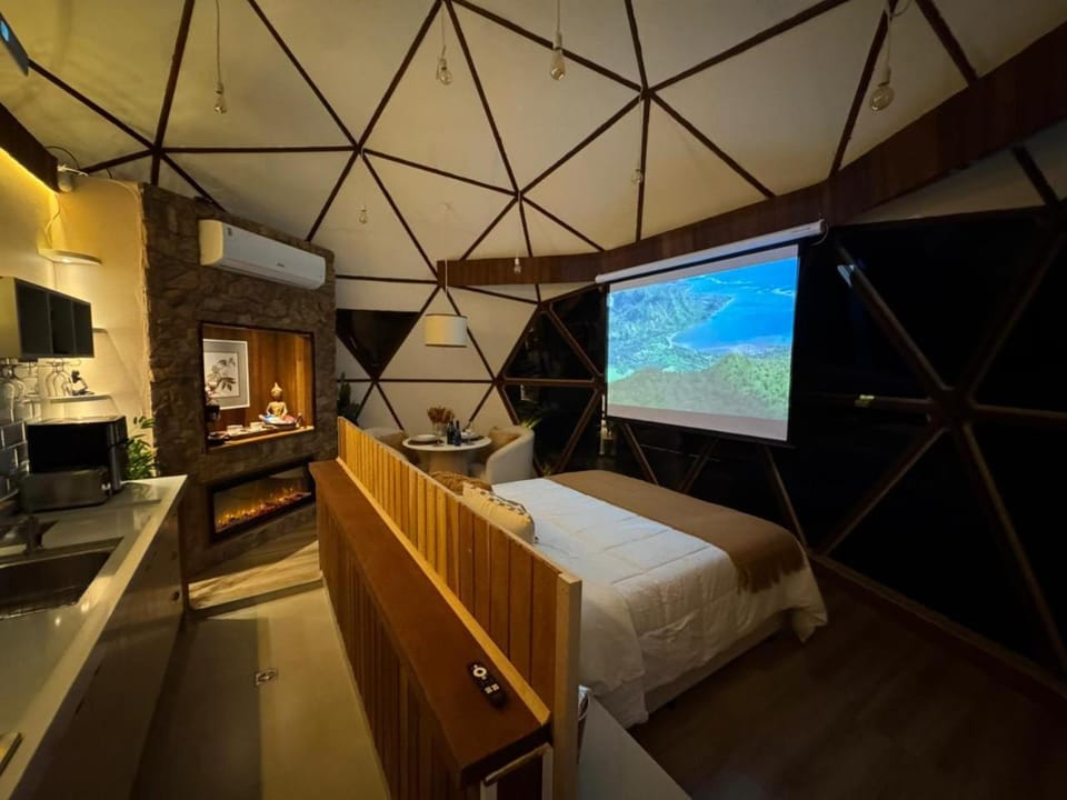 Bed, TV and multimedia, Kitchen or kitchenette, Photo of the whole room, Evening entertainment, Bedroom