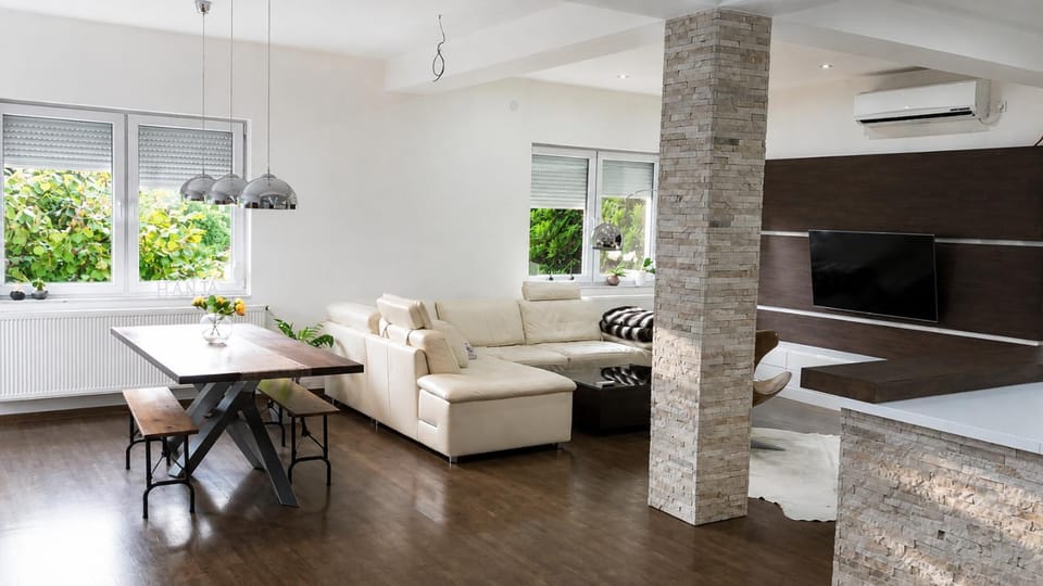TV and multimedia, Living room, air conditioner