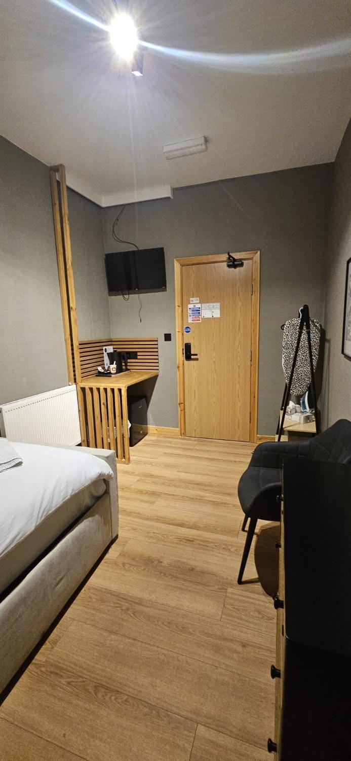 Amber Single Room17 Self Check-In Accommodation Hotel in Hull