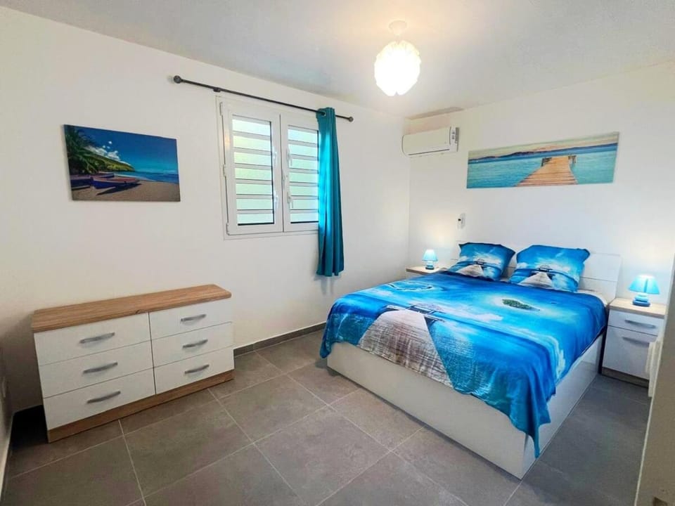 Bed, Photo of the whole room, Bedroom, air conditioner