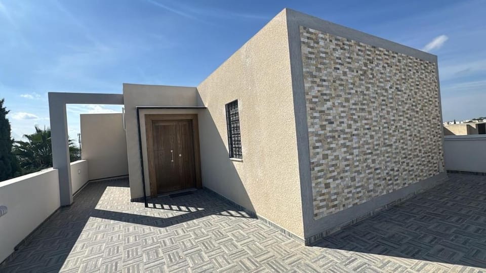 Patio, Facade/entrance