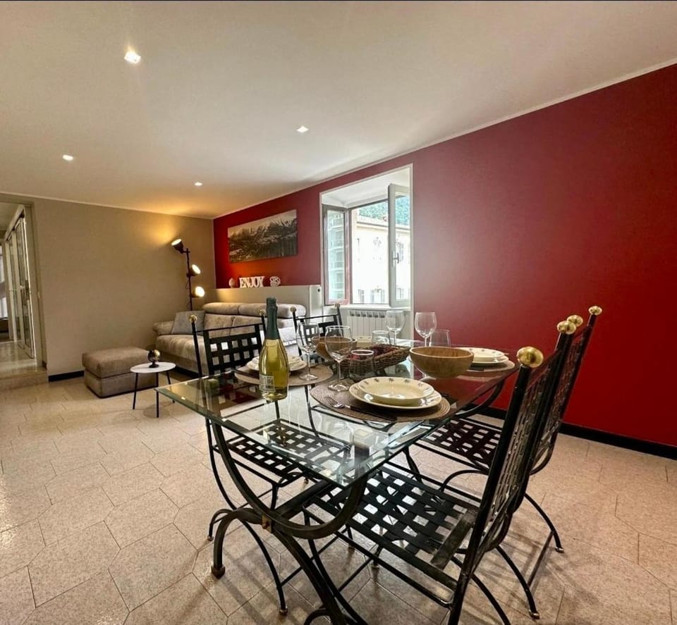 Como Lake, lakefront 30m Apartment in Como