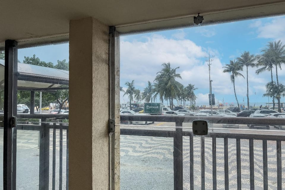 Prédio em frente a praia de Copa, 2 e 3 Quartos, pé na areia. Entrar, Relaxar e Desfrutar! Apartment in Rio de Janeiro