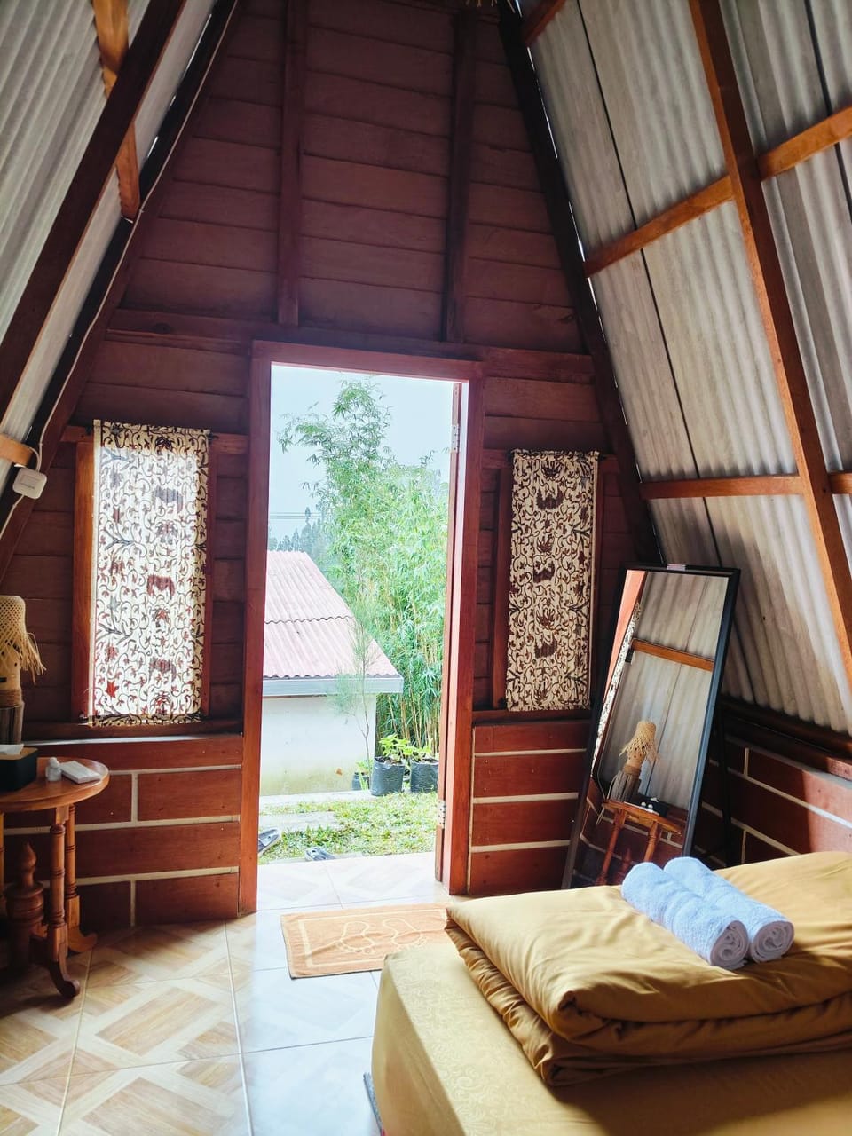 VANY Glamping Bed and Breakfast in East Java