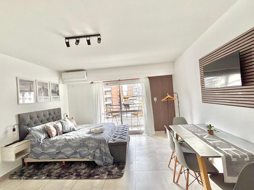 Bed, TV and multimedia, Living room, Photo of the whole room, Seating area