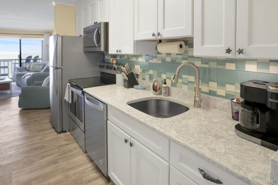 Coffee/tea facilities, Balcony/Terrace, Kitchen or kitchenette, Living room, Sea view