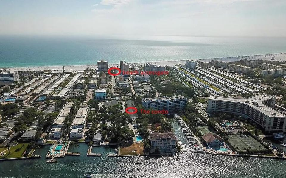 2BR Renovated Siesta Key Condo, beach and pool access Apartment in Siesta Beach
