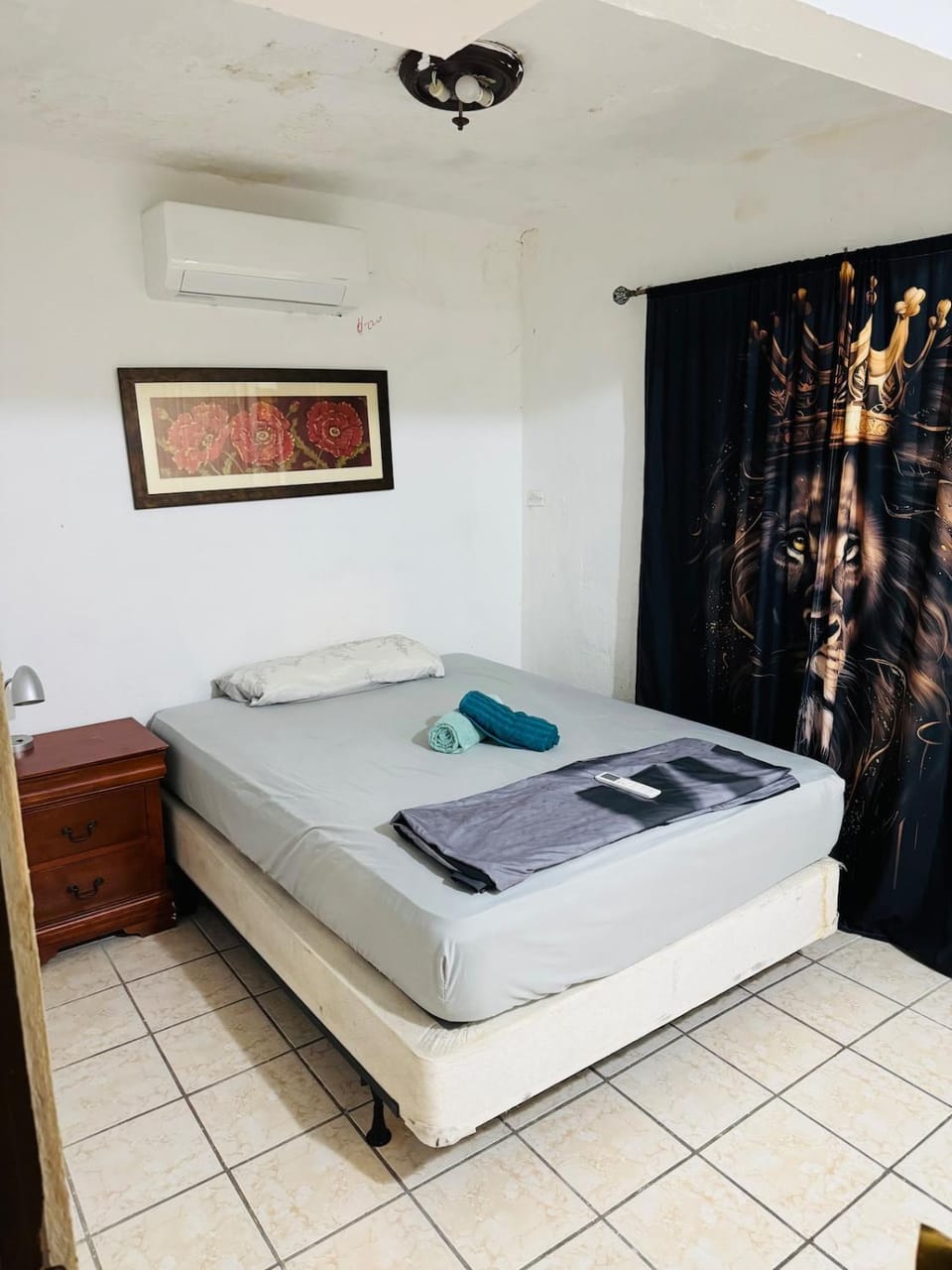 Bed, Photo of the whole room, Bedroom, air conditioner